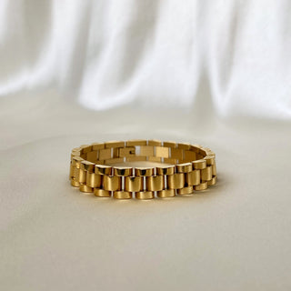 Anisa Sojka - Gold Chunky Watch Band Bracelet